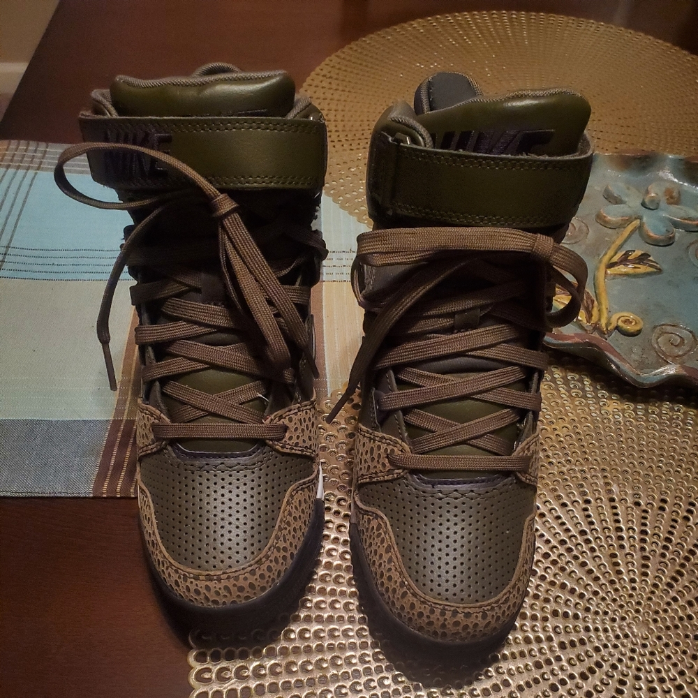 Nike revolution ski hi